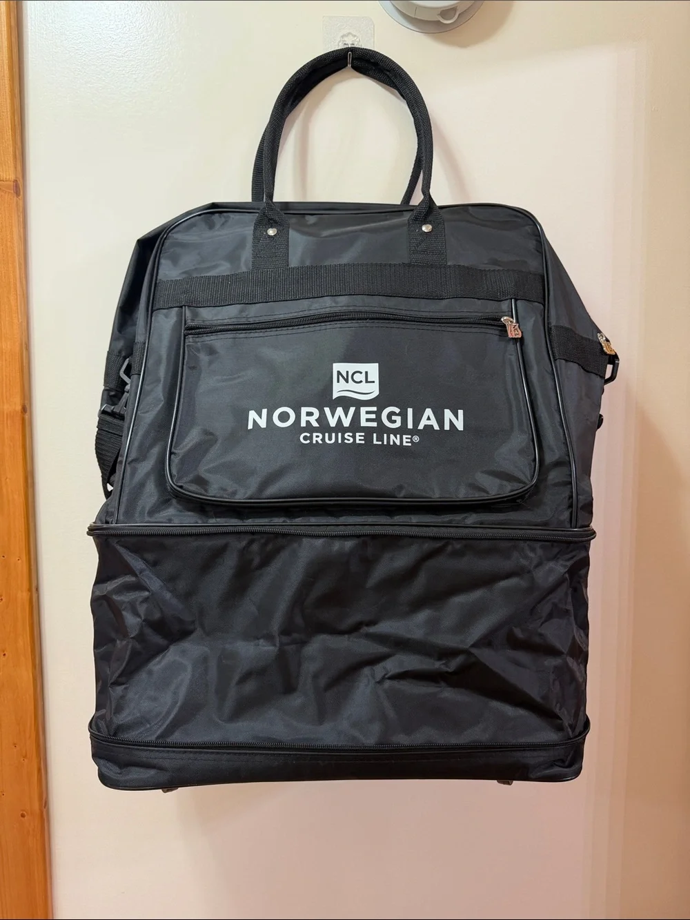 NCL. Norwegian Cruise Line Black Travel Duffel Bag Expandable, Wheels. NWOT